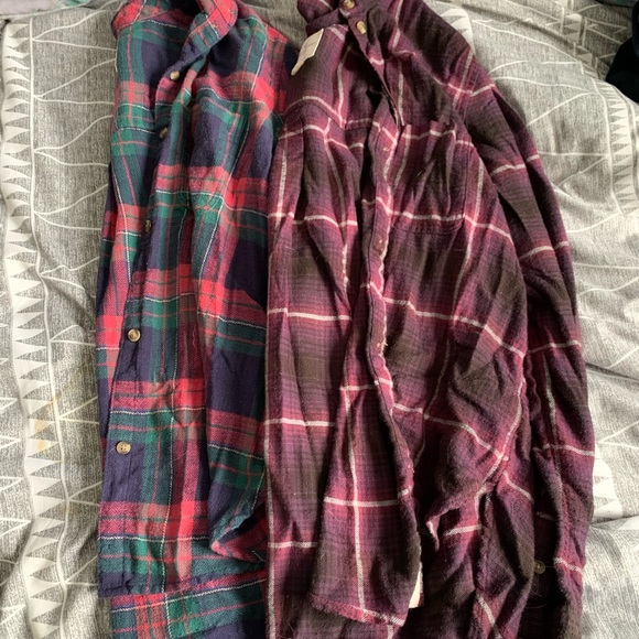 2 American Eagle boyfriend fit flannels, size M - Picture 1 of 1